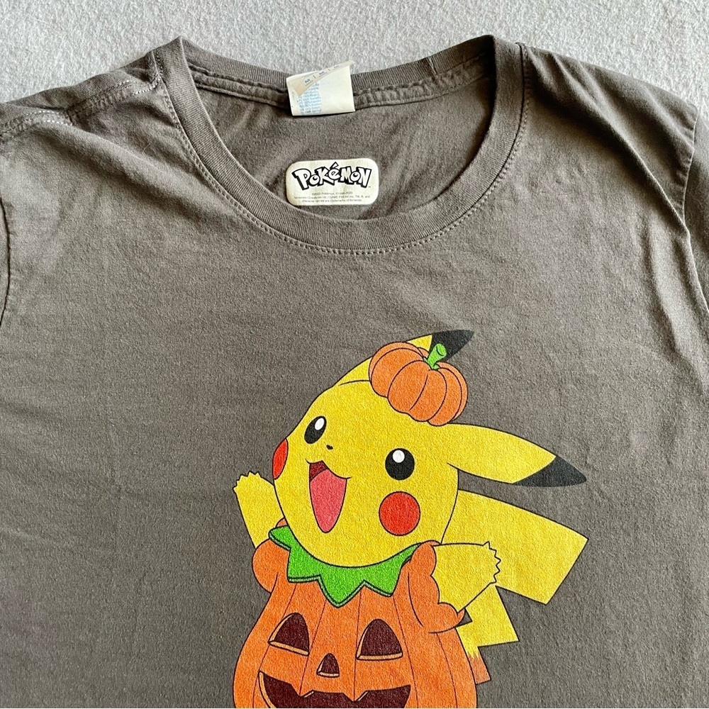 Pokemon Pikachu Women’s T-shirt Halloween Themed Gray Size Medium - Picture 2 of 7